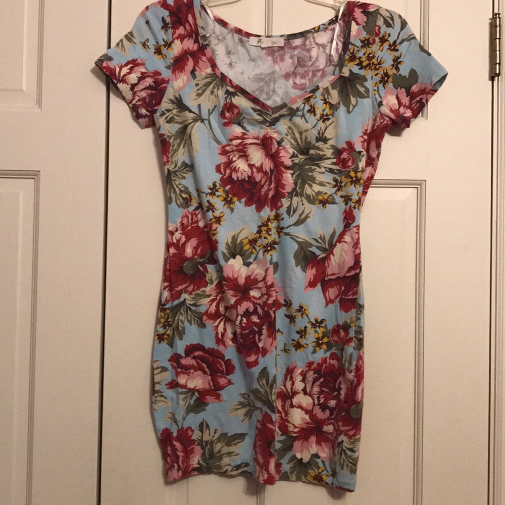 FORM FITTING FLORAL MINI DRESS🌺